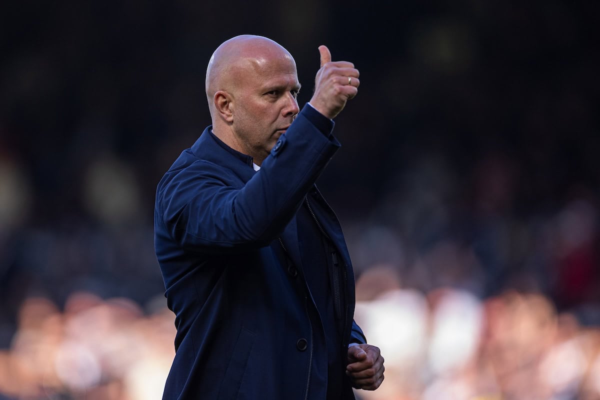 LONDON, ENGLAND - Sunday, April 6, 2025: Liverpool's head coach Arne Slot gives a thumbs up to the supporters during the FA Premier League match between Fulham FC and Liverpool FC at Craven Cottage. (Photo by David Rawcliffe/Propaganda)