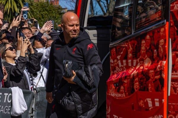 LONDON, ENGLAND - Sunday, April 6, 2025: Liverpool's head coach Arne Slot arrives before the FA Premier League match between Fulham FC and Liverpool FC at Craven Cottage. (Photo by David Rawcliffe/Propaganda)