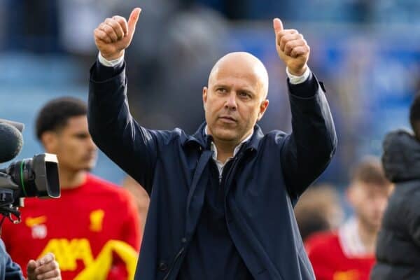 LEICESTER, ENGLAND - Sunday, April 20, 2025: Liverpool's head coach Arne Slot celebrates after the FA Premier League match between Leicester City FC and Liverpool FC at the King Power Stadium. Liverpool won 1-0.(Photo by David Rawcliffe/Propaganda)