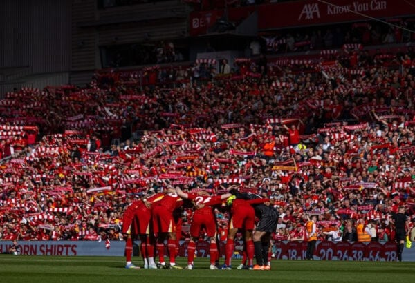 LIVERPOOL, ENGLAND - Sunday, April 27, 2025: Liverpool players form a pre-match huddle before the FA Premier League match between Liverpool FC and Tottenham Hotspur FC at Anfield. (Photo by David Rawcliffe/Propaganda)