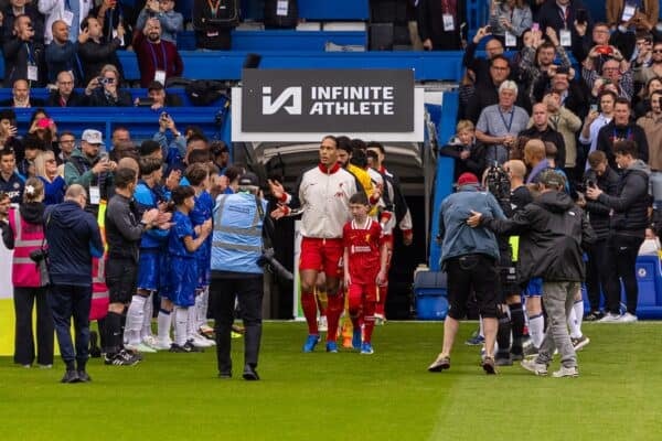 LONDON, ENGLAND - Sunday, May 4, 2025: Liverpool's captain Virgil van Dijk leads his side out as Chelsea players give the newly crowned Premier League Champions a guard of honour before the FA Premier League match between Chelsea FC and Liverpool FC at Stamford Bridge. (Photo by David Rawcliffe/Propaganda)