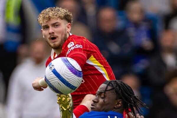 LONDON, ENGLAND - Sunday, May 4, 2025: Liverpool's Harvey Elliott (L) is challenged by Chelsea's Roméo Lavia during the FA Premier League match between Chelsea FC and Liverpool FC at Stamford Bridge. (Photo by David Rawcliffe/Propaganda)
