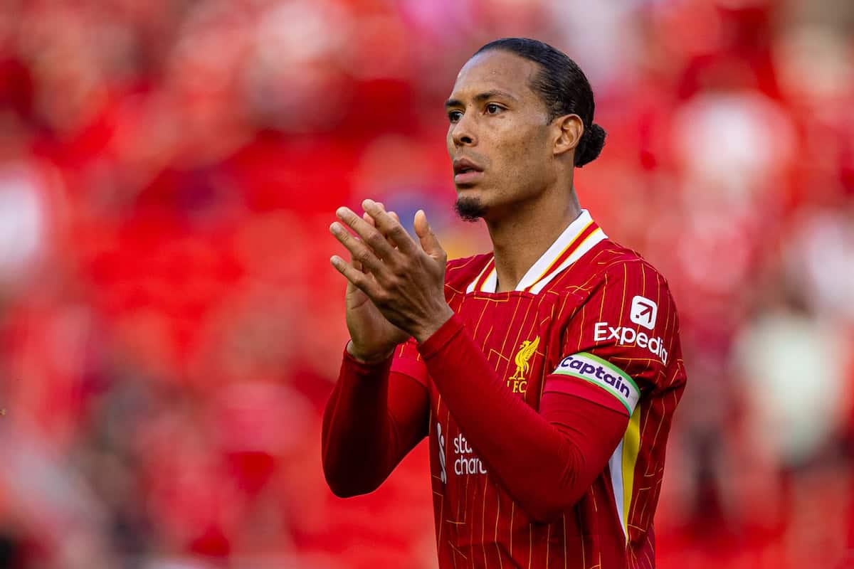 LIVERPOOL, ENGLAND - Sunday, May 11, 2025: Liverpool's captain Virgil van Dijk applauds the supporters after the FA Premier League match between Liverpool FC and Arsenal FC at Anfield. (Photo by David Rawcliffe/Propaganda)