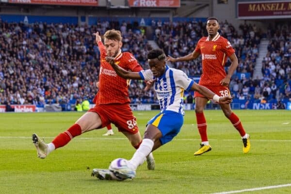 BRIGHTON & HOVE, ENGLAND - Monday, May 19, 2025: Liverpool's Conor Bradley defending a cross from Brighton & Hove Albion's Yankuba Minteh during the FA Premier League match between Brighton & Hove Albion FC and Liverpool FC at the American Express Community Stadium. (Photo by David Rawcliffe/Propaganda)