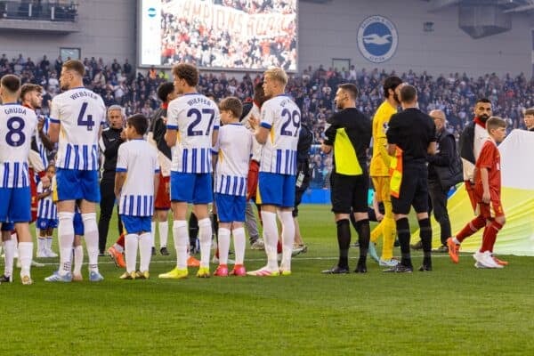 BRIGHTON & HOVE, ENGLAND - Monday, May 19, 2025: Brighton & Hove Albion players give the newly crowned Premier League Champions a guard of honour before FA Premier League match between Brighton & Hove Albion FC and Liverpool FC at the American Express Community Stadium. (Photo by David Rawcliffe/Propaganda)