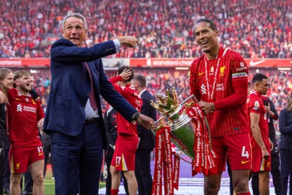 LIVERPOOL, ENGLAND - Sunday, May 25, 2025: Liverpool's captain Virgil van Dijk with former captain Alan Hansen as they celebrate with the trophy after the FA Premier League match between Liverpool FC and Crystal Palace FC at Anfield. (Photo by David Rawcliffe/Propaganda)