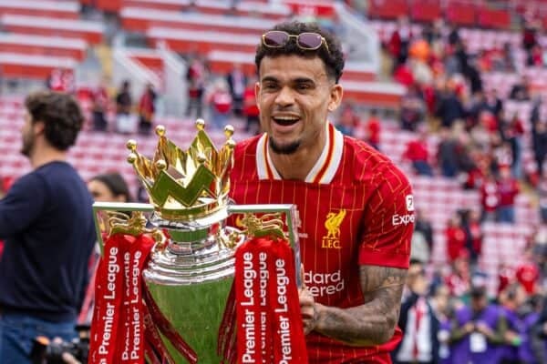LIVERPOOL, ENGLAND - Sunday, May 25, 2025: Liverpool's Luis Díaz with the trophy, as the team celebrate becoming Champions for the 20th time, after the FA Premier League match between Liverpool FC and Crystal Palace FC at Anfield. (Photo by David Rawcliffe/Propaganda)