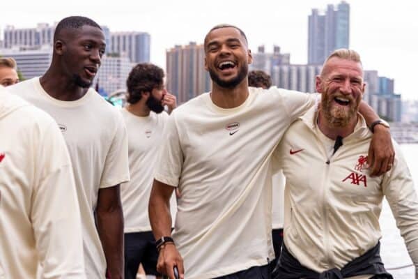 HONG KONG - Monday, July 21, 2025: Liverpool's Ibrahima Konaté (L) and Cody Gakpo (C) during a team walk along the Avenue of Stars after the squad arrived at the Rosewood Hotel in Hong Kong ahead of the Hong Kong Football Festival 2025 pre-season tournament. (Photo by David Rawcliffe/Propaganda)