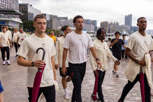 HONG KONG - Monday, July 21, 2025: Liverpool's (L-R) Florian Wirtz, Curtis Jones and Ryan Gravenberch during a team walk along the Avenue of Stars after the squad arrived at the Rosewood Hotel in Hong Kong ahead of the Hong Kong Football Festival 2025 pre-season tournament. (Photo by David Rawcliffe/Propaganda)