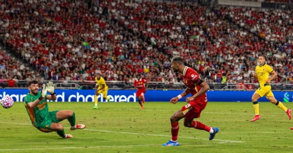 HONG KONG - Saturday, July 26, 2025: Liverpool's Cody Gakpo sees his shot go wide during the Hong Kong Football Festival 2025 pre-season match against AC Milan at the Kai Tak Stadium in Hong Kong on Day Six of the club's Asia Tour. (Photo by David Rawcliffe/Propaganda)