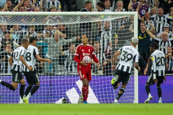 NEWCASTLE-UPON-TYNE, ENGLAND - Monday, August 25, 2025: Liverpool's captain Virgil van Dijk look dejected after conceeding the equalising goal during the FA Premier League match between Newcastle United FC and Liverpool FC at St James' Park. (Photo by David Rawcliffe/Propaganda)