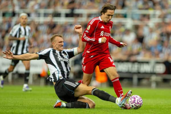 NEWCASTLE-UPON-TYNE, ENGLAND - Monday, August 25, 2025: Liverpool's Federico Chiesa is challenged by Newcastle United's Dan Burn during the FA Premier League match between Newcastle United FC and Liverpool FC at St James' Park. (Photo by David Rawcliffe/Propaganda)