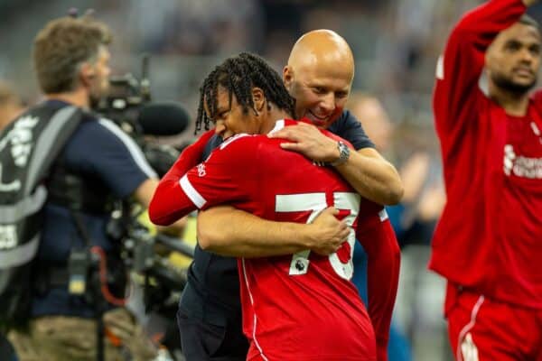NEWCASTLE-UPON-TYNE, ENGLAND - Monday, August 25, 2025: Liverpool's debut goalscorer Rio Ngumoha and head coach Arne Slot celebrating during the FA Premier League match between Newcastle United FC and Liverpool FC at St James' Park. (Photo by David Rawcliffe/Propaganda)