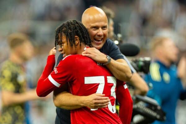 NEWCASTLE-UPON-TYNE, ENGLAND - Monday, August 25, 2025: Liverpool's debut goalscorer Rio Ngumoha and head coach Arne Slot celebrating during the FA Premier League match between Newcastle United FC and Liverpool FC at St James' Park. (Photo by David Rawcliffe/Propaganda)