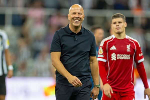NEWCASTLE-UPON-TYNE, ENGLAND - Monday, August 25, 2025: Liverpool's head coach Arne Slot celebrating after the final whistle during the FA Premier League match between Newcastle United FC and Liverpool FC at St James' Park. (Photo by David Rawcliffe/Propaganda)