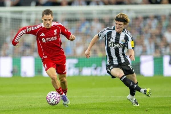 NEWCASTLE-UPON-TYNE, ENGLAND - Monday, August 25, 2025: Liverpool's Florian Wirtz is being chased by Newcastle United's Anthony Gordon during the FA Premier League match between Newcastle United FC and Liverpool FC at St James' Park. (Photo by David Rawcliffe/Propaganda)