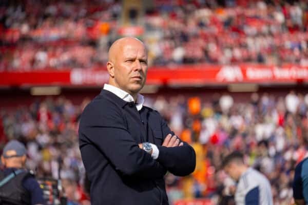 LIVERPOOL, INGLATERRA - Domingo 31 de agosto de 2025: El entrenador del Liverpool, Arne Slot, antes del partido de la FA Premier League entre el Liverpool FC y el Arsenal FC en Anfield. (Foto de David Rawcliffe/Propaganda)