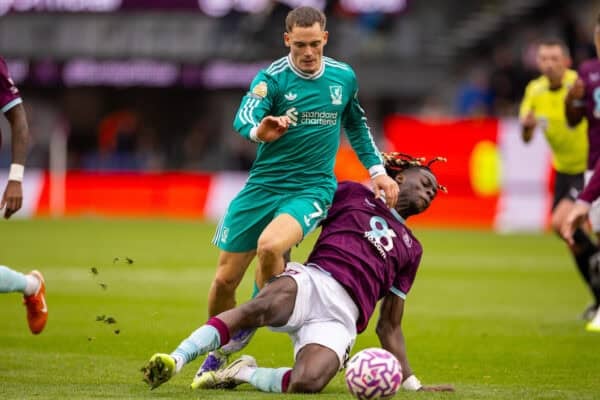 BURNLEY, ENGLAND - Sunday, September 14, 2025: Liverpool's Florian Wirtz is challenged by Burnley's Lesley Ugochukwu during the FA Premier League match between Burnley FC and Liverpool FC at Turf Moor. (Photo by David Rawcliffe/Propaganda)