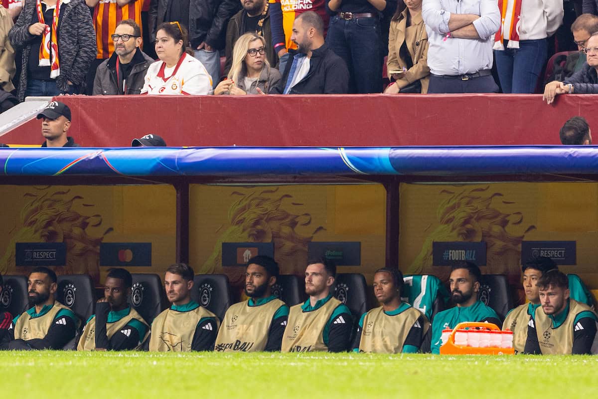 ISTANBUL, TURKEY - Tuesday, September 30, 2025: Liverpool substitutes (L-R) Mohamed Salah, Alexander Isak, Alexis Mac Allister, Andy Robertson, Rio Ngumoha, goalkeeper Giorgi Mamardashvili, Wataru Endo and Conor Bradley on the bench during the UEFA Champions League match between Galatasaray and Liverpool FC at the Ali Sami Yen Stadium. (Photo by David Rawcliffe/Propaganda)