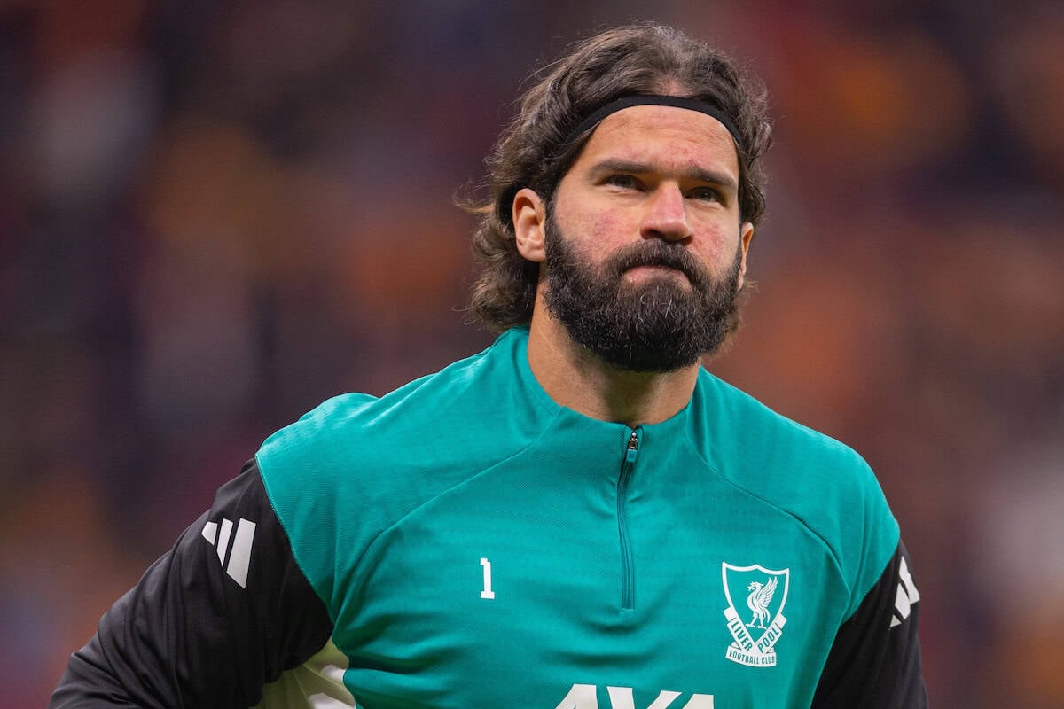 ISTANBUL, TURKEY - Tuesday, September 30, 2025: Liverpool's goalkeeper Alisson Becker during the pre-match warm-up before the UEFA Champions League match between Galatasaray and Liverpool FC at the Ali Sami Yen Stadium. (Photo by David Rawcliffe/Propaganda)
