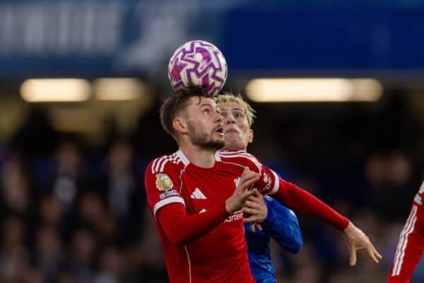 LONDON, ENGLAND - Saturday, October 4, 2025: Liverpool's Conor Bradley challenges for a header with Chelsea's Alejandro Garnacho during the FA Premier League match between Chelsea FC and Liverpool FC at Stamford Bridge. (Photo by David Rawcliffe/Propaganda)