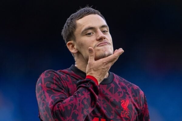 LONDON, ENGLAND - Saturday, October 4, 2025: Liverpool substitute Florian Wirtz during the pre-match warm-up before the FA Premier League match between Chelsea FC and Liverpool FC at Stamford Bridge. (Photo by David Rawcliffe/Propaganda)