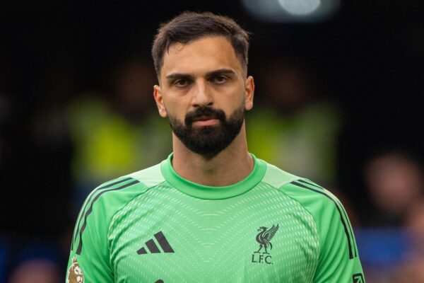 LONDON, ENGLAND - Saturday, October 4, 2025: Liverpool's goalkeeper Giorgi Mamardashvili during the FA Premier League match between Chelsea FC and Liverpool FC at Stamford Bridge. (Photo by David Rawcliffe/Propaganda)