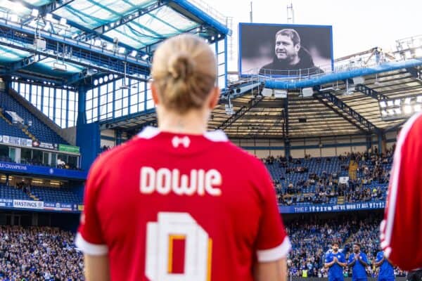 LONDON, ENGLAND - Saturday, October 11, 2025: Liverpool's Natasha Dowie stands for a moment's applause to remember former Women's manager Matt Beard during the LFC Foundation match between Chelsea FC Legends and Liverpool FC Legends at Stamford Bridge. (Photo by David Rawcliffe/Propaganda)