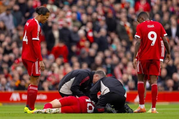 LIVERPOOL, ENGLAND - Sunday, October 19, 2025: Liverpool's Alexis Mac Allister receiving treatment during the FA Premier League match between Liverpool FC and Manchester United FC at Anfield. (Photo by David Rawcliffe/Propaganda)