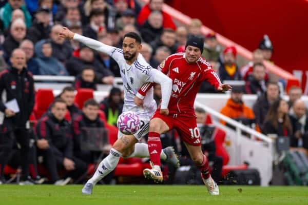 LIVERPOOL, ENGLAND - Sunday, October 19, 2025: Liverpool's Alexis Mac Allister is challenged by Manchester United's Matheus Cunha (R) during the FA Premier League match between Liverpool FC and Manchester United FC at Anfield. (Photo by David Rawcliffe/Propaganda)