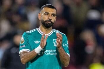LONDON, ENGLAND - Saturday, October 24, 2025: Liverpool's Mohamed Salah applauds the supporters after the FA Premier League match between Brentford FC and Liverpool FC at the Brentford Community Stadium. (Photo by David Rawcliffe/Propaganda) Football – FA Premier League – Brentford  FC v Liverpool FC