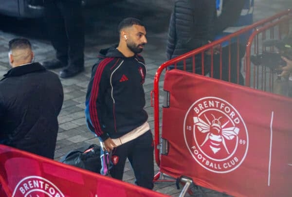 LONDON, ENGLAND - Saturday, October 24, 2025: Liverpool's Mohamed Salah arrives for the FA Premier League match between Brentford FC and Liverpool FC at the Brentford Community Stadium. (Photo by David Rawcliffe/Propaganda)