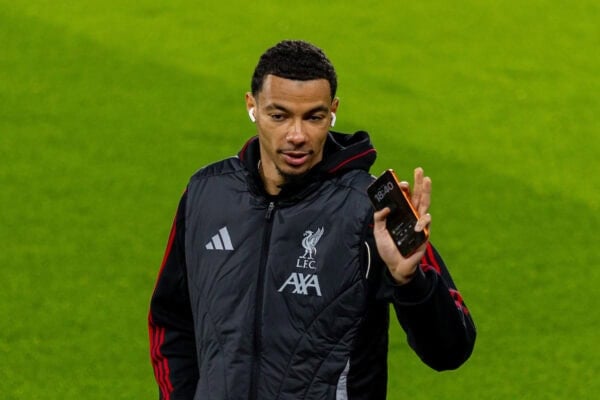 LONDON, ENGLAND - Saturday, October 24, 2025: Liverpool's Hugo Ekitike on the pitch before the FA Premier League match between Brentford FC and Liverpool FC at the Brentford Community Stadium. (Photo by David Rawcliffe/Propaganda)