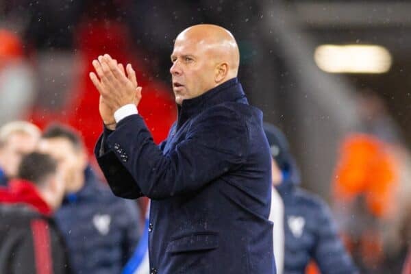 LIVERPOOL, ENGLAND - Wednesday, October 29, 2025: Liverpool's head coach Arne Slot applauds the supporters after the Football League Cup 4th Round match between Liverpool FC and Crystal Palace FC at Anfield. (Photo by David Rawcliffe/Propaganda)