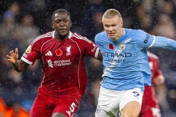 MANCHESTER, ENGLAND - Sunday, November 9, 2025: Liverpool's Ibrahima Konaté (L) challenges Manchester City's goalscorer Erling Haaland during the FA Premier League match between Manchester City FC and Liverpool FC at the City of Manchester Stadium. (Photo by David Rawcliffe/Propaganda)