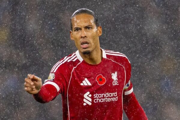 MANCHESTER, ENGLAND - Sunday, November 9, 2025: Liverpool's captain Virgil van Dijk during the FA Premier League match between Manchester City FC and Liverpool FC at the City of Manchester Stadium. (Photo by David Rawcliffe/Propaganda)
