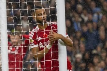 MANCHESTER, ENGLAND - Sunday, November 9, 2025: Liverpool's Cody Gakpo reacts to seeing his shot going wide during the FA Premier League match between Manchester City FC and Liverpool FC at the City of Manchester Stadium. (Photo by David Rawcliffe/Propaganda) Football – FA Premier League – Manchester City FC v Liverpool FC