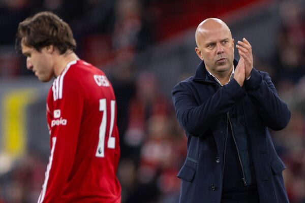 LIVERPOOL, ENGLAND - Saturday, November 22, 2025: Liverpool's head coach Arne Slot applauds the supporters after the FA Premier League match between Liverpool FC and Nottingham Forest FC at Anfield. (Photo by David Rawcliffe/Propaganda)