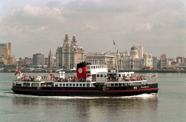 Picture by: CROFT MALCOLM CROFT / PA Archive/Press Association Images A FERRY MAKES ITS WAY ACROSS THE MERSEY IN LIVERPOOL. BACKGROUND IS THE LIVER BUILDING