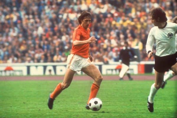 (l-r) Netherlands captain Johan Cruyff tries to get past West Germany captain Franz Beckenbauer.