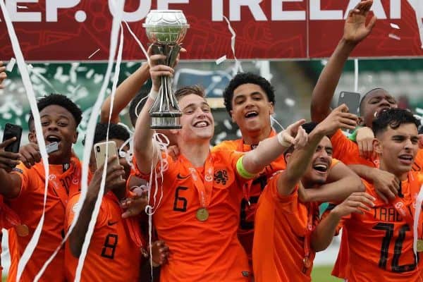 Netherlands captain Kenneth Taylor lifts the cup with his team-mates after victory in the UEFA European Under-17 Championship final at Tallaght Stadium, Dublin. (Brian Lawless/PA Wire/PA Images)