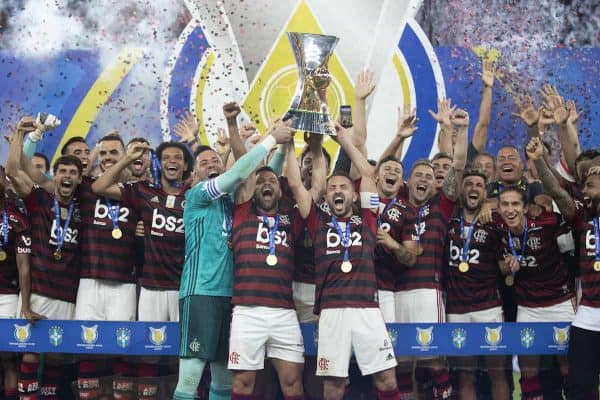 Brazil, Rio de Janeiro: Flamengo players celebrate with the trophy after winning the Campeonato Brasileiro Serie A soccer match against Ceara at the Maracana Stadium. Photo: Lucas Figueiredo/CBF /dpa