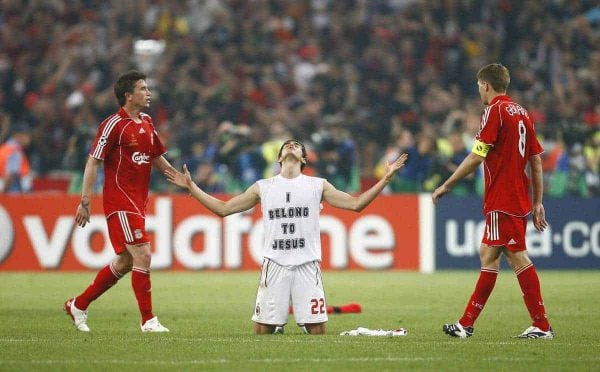 Athens, Greece - Wednesday, May 23, 2007: AC Milan's Kaka celebrates as Liverpool's Harry Kewell and Steven Gerrard look dejected afte the UEFA Champions League Final at the OACA Spyro Louis Olympic Stadium. (Pic by David Rawcliffe/Propaganda)