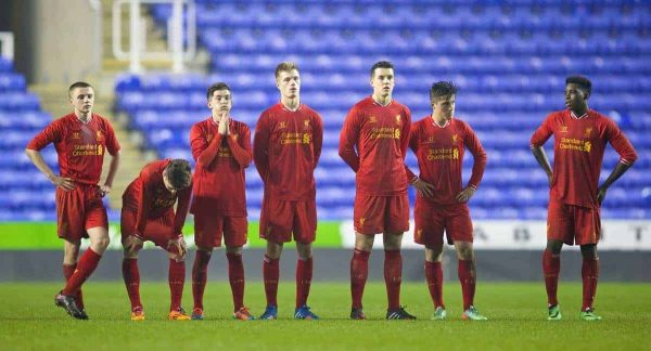 READING, ENGLAND - Wednesday, March 12, 2014: Liverpool's players look dejected after losing 5-4 on penalties after a 4-4 draw against Reading during the FA Youth Cup Quarter-Final match at the Madejski Stadium. Jordan Rossiter, Harry Wilson, Daniel Trickett-Smith, Daniel Cleary, Jordan Williams, Sergi Canos, Sheyi Ojo (Pic by David Rawcliffe/Propaganda)