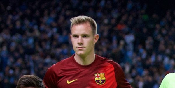 MANCHESTER, ENGLAND - Tuesday, February 24, 2015: FC Barcelona's players line up for a team group photograph before the UEFA Champions League Round of 16 1st Leg match against Manchester City at the City of Manchester Stadium. Back row L-R: goalkeeper Marc-Andre ter Stegen (Pic by David Rawcliffe/Propaganda)