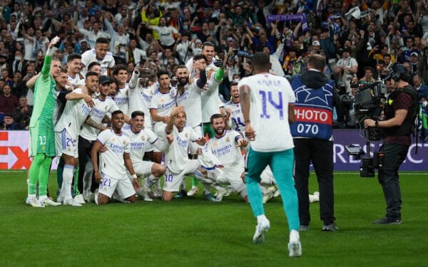 MADRID, SPAIN - MAY 04: Real Madrid pose for a team photograph as they celebrate their side's victory and progression to the UEFA Champions League Final after the UEFA Champions League Semi Final Leg Two match between Real Madrid and Manchester City at Estadio Santiago Bernabeu on May 04, 2022 in Madrid, Spain. (Photo by Alex Caparros - UEFA/UEFA via Getty Images )