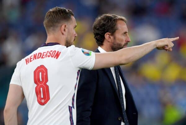 ROMA, ITALIA - 3 LUGLIO: Jordan Henderson (a sinistra) e allenatore dell'Inghilterra Gareth Southgate durante la partita dei quarti di finale di UEFA Euro 2020 tra Ucraina e Inghilterra allo Stadio Olimpico il 3 luglio 2021 a Roma, Italia.  (Foto di Chris Rico - UEFA)