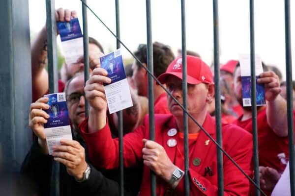 Liverpool-fans bleven uren buiten het stadion omdat de start van de Champions League-finale werd uitgesteld (Adam Davey/PA)