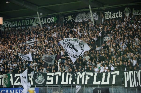 15.09.2011, UPC Arena, Graz, AUT, UEFA Europa League, Sturm Graz vs Lokomotive Moskau, im Bild die Fans der Grazer // در جریان بازی فوتبال لیگ اروپا UEFA بین Sturm Graz و Lokomotive Moskau در UPC Arena در گراتس اتریش در 15 /09/2011.  EXPA Pictures © 2011، PhotoCredit: EXPA/ S. Zangrando