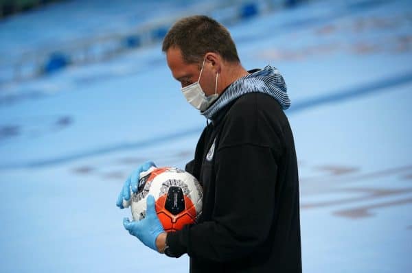 A match ball is wiped during the game (Dave Thompson/NMC Pool/PA)